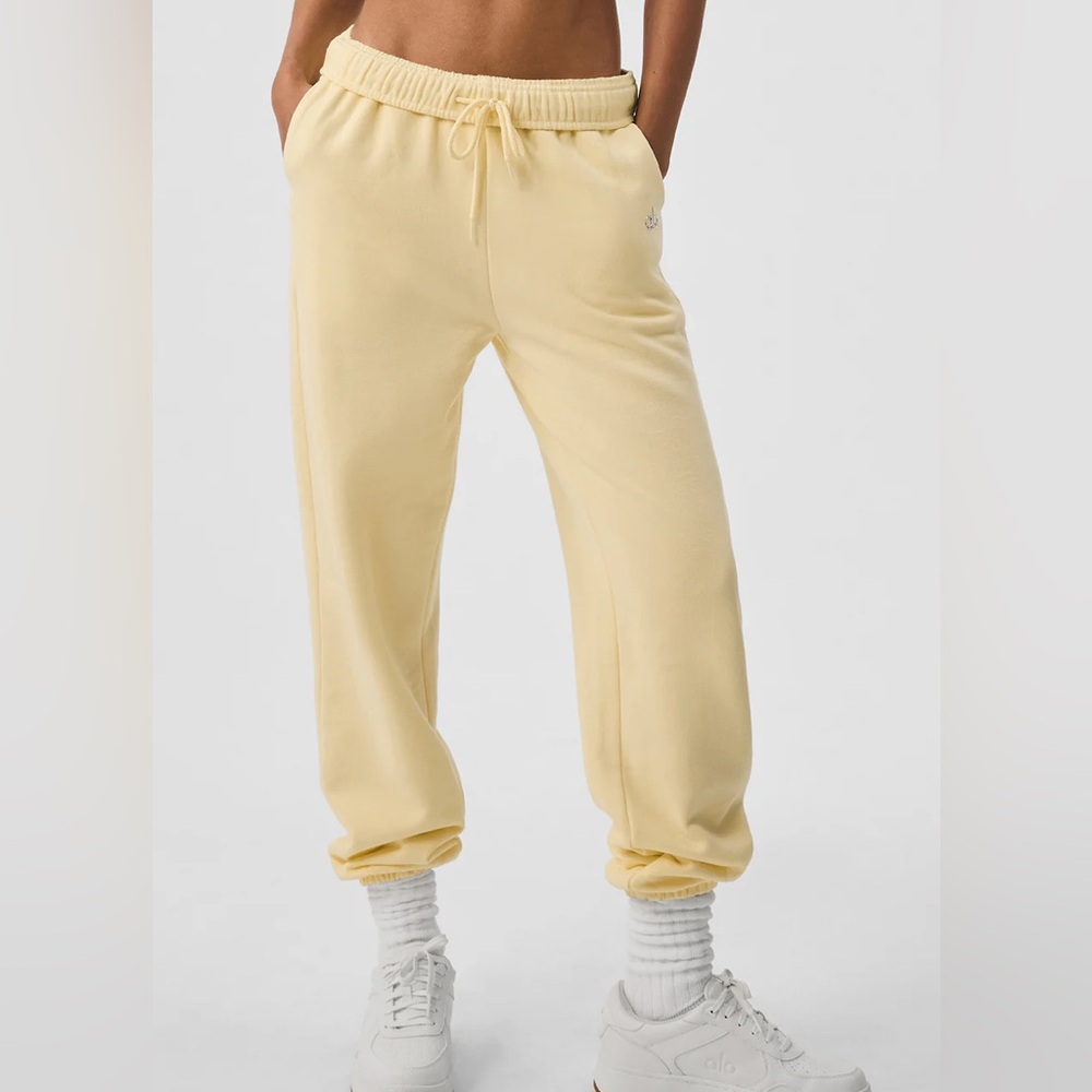 ALO Accolade Sweatpants in Lemon Ice